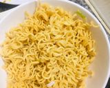 Hình bước làm 2 của món Mì xào mực trứng 🍝