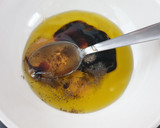 Foto del paso 3 de la receta: Ensalada de espinacas con vinagreta balsámica de miel