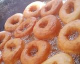 A picture of step 8 of Fluffy ring doughnuts.