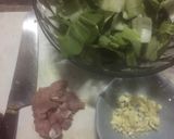 รูปขั้นตอนการทำที่ 1 ของ คะน้าฮ่องเต้ผัดน้ำมันหอยใส่หมู