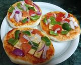 A picture of step 4 of Veg Mini Pizza.