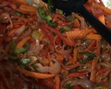 A picture of step 3 of Stir fry spaghetti.