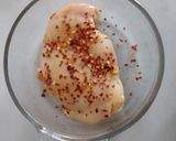 Foto del paso 2 de la receta: Pechuga de pollo sobre una cama de puré de betabel 🍠
