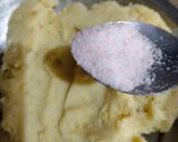 A picture of step 3 of Aloo chaap.