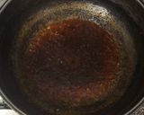 Foto del paso 1 de la receta Pies de cerdo estofado con ciruelas