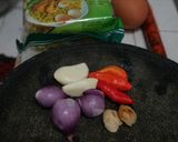 Foto langkah ke 1 dari resep 27. Mie Tek Tek Kuah Pedas.
