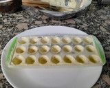 Foto del paso 3 de la receta: Bombones de chocolate blanco con relleno de ganache de naranja