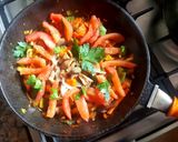 Foto del paso 4 de la receta: Verduras al woock, con salsa soja y hongos en escabeche. #delan