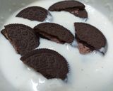 A picture of step 2 of Deep Fried Oreo Biscuit.