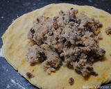 A picture of step 7 of Gata bread (cake).