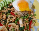 รูปขั้นตอนการทำที่ 4 ของ ผัดกะเพราอกไก่เห็ดสหาย