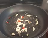 Foto del paso 1 de la receta: Tagliatelli con gambas en salsa de queso azul