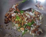 लेफ्ट ओवर रोटी पोहा (Left Over Roti Poha recipe in Hindi) रेसिपी चरण 3 फोटो