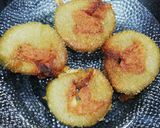 A picture of step 4 of Fried Bánh Tét (Post-Tet Treat).