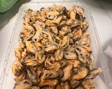 Foto langkah ke 2 dari resep Kerang Bumbu Kuning.