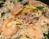 A picture of step 5 of Pork & Shrimps with Egg Rice Noodles.