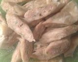 Foto langkah ke 4 dari resep Chicken Shrimp Roll praktis.