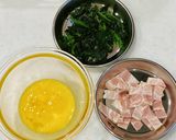 A picture of step 1 of Scrambled eggs with bacon and spinach.