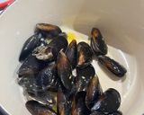 Foto del paso 2 de la receta Dorada con mejillones