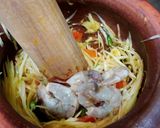 รูปขั้นตอนการทำที่ 3 ของ ส้มตำปลาร้ากุ้งสด & ตับทอด