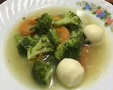 Foto langkah ke 3 dari resep Sayur Sop Brokoli Fishball.
