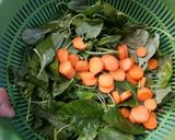 Foto langkah ke 3 dari resep Sayur Bening dan Sambel Kelapa Tempe.