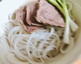 A picture of step 4 of Bún Bò Huế Tái Nạm.