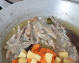 Foto langkah ke 5 dari resep Sop Ceker Ayam Empuk.