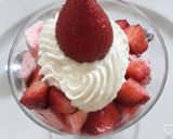 Foto del paso 5 de la receta: Copa Clásica De Frutillas Con Crema