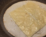 Foto del paso 3 de la receta: Quesadilla de queso y mermelada de naranja amarga