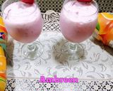 A picture of step 3 of Strawberry Milkshake.