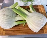 Une image de l'étape 1 de Fenouils marinés grillés aux tomates, pastis et anis vert.