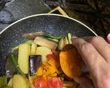 সজনে ডাঁটার ঝালের ঝোল(Sajne datar jhaler jhol recipe in Bengali) রেসিপির ধাপ 3 ছবি
