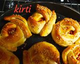 A picture of step 5 of Wheat flour rose buns.