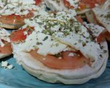 Foto del paso 2 de la receta: Pizzetas Para Una Once Rica y Rápida 😋🍕