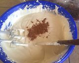 A picture of step 3 of Raisin milk chocolate chips cake.