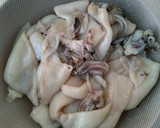 Foto del paso 2 de la receta: Empanada de chipirones en su tinta