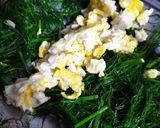 Foto langkah ke 4 dari resep Orak Arik Telur dan Daun Adas.