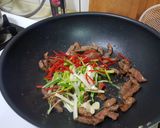 香根彩椒炒牛肉的食譜步驟6照片