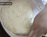 صورة لخطوة 2 من وصفة مطلوع السميد من اروع مايكون أخف من القطن ولذيذ جداً