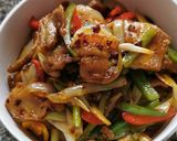 รูปขั้นตอนการทำที่ 3 ของ หมูสามชั้นผัดพริกหวาน