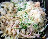 Hình bước làm 3 của món Phở khô xào hải sản