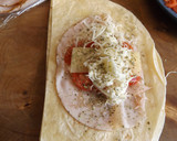 Foto del paso 3 de la receta: Tortillas de trigo rellenas de jamón y quesos al orégano