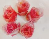 Hình bước làm 4 của món Bánh tráng cuốn hoa hồng