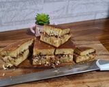 Foto langkah ke 5 dari resep Martabak Manis Teflon tanpa Telur tanpa Ragi.