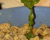 Foto del passaggio 8 della ricetta Orecchiette allo Sgombro con Crema di Prezzemolo ed Acciughe & Pomodorini Gialli