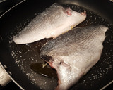 Foto del paso 2 de la receta: Dorada a la ondarresa