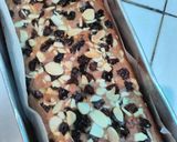Foto langkah ke 3 dari resep Banana Pear Cake.