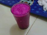 Donat buah naga merah