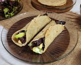 Foto del paso 6 de la receta: 🌮🍗🌯 Fajitas de pollo con palta, cebolla morada, lechuga, queso y mayonesa de pepinillo 🌯🍗🌮